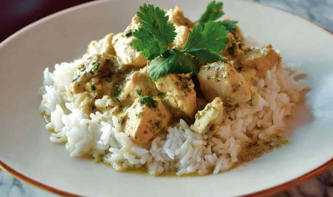 Basil chicken in coconut curry sauce